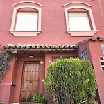 Pass The Keys Amplia Casa En Una Zona Ideal