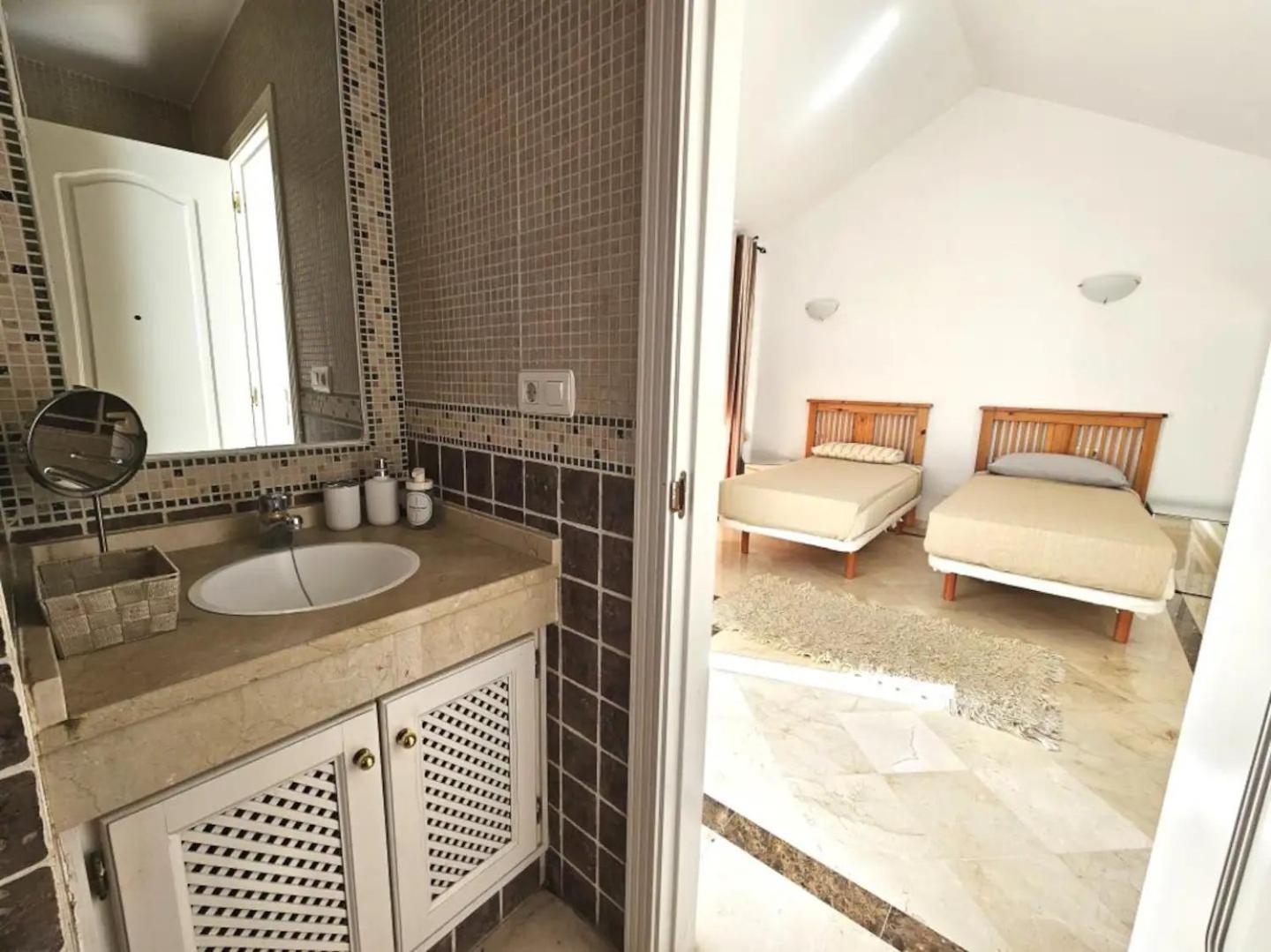 Pass The Keys Amplia Casa En Zona Ideal * Marbella
