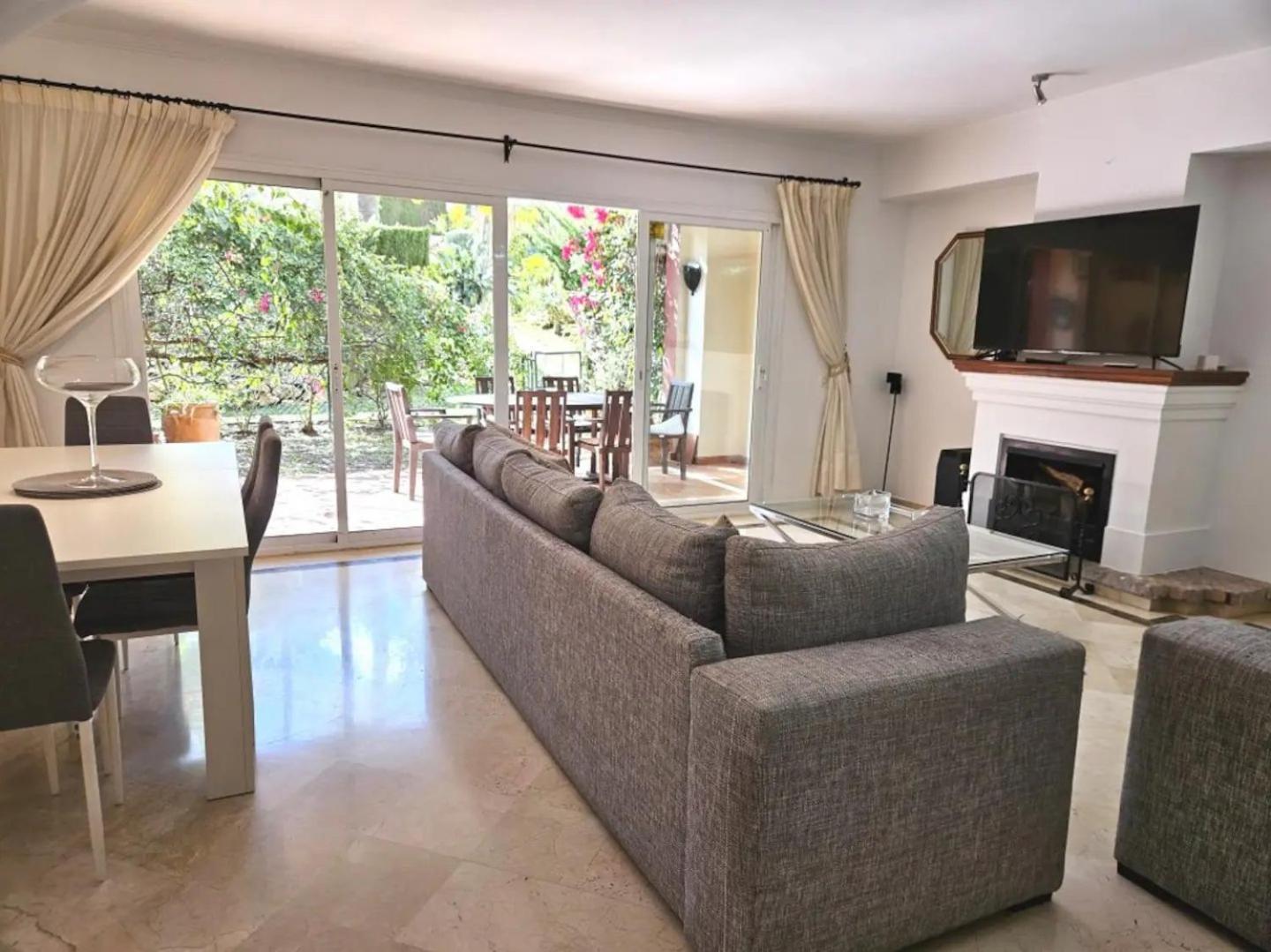 Pass The Keys Amplia Casa En Zona Ideal * Marbella