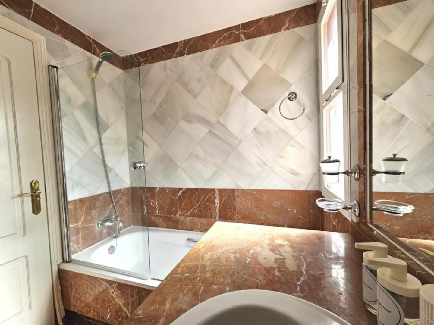 Pass The Keys Amplia Casa En Zona Ideal * Marbella